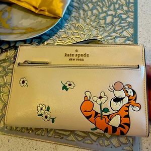 DISNEY X KATE SPADE TIGGER WRISTLET!